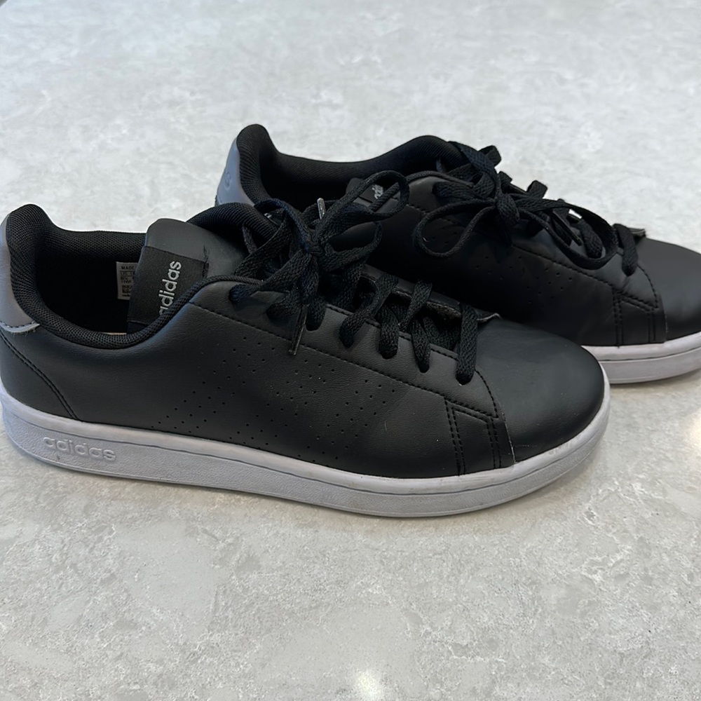 Adidas shoe/sneaker